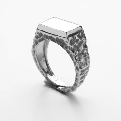 Anello Chevalier Rettangolare in Argento – Eclipse Jewel Store