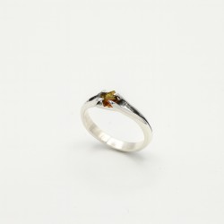 Anello Solitario con Pietra Quadrata