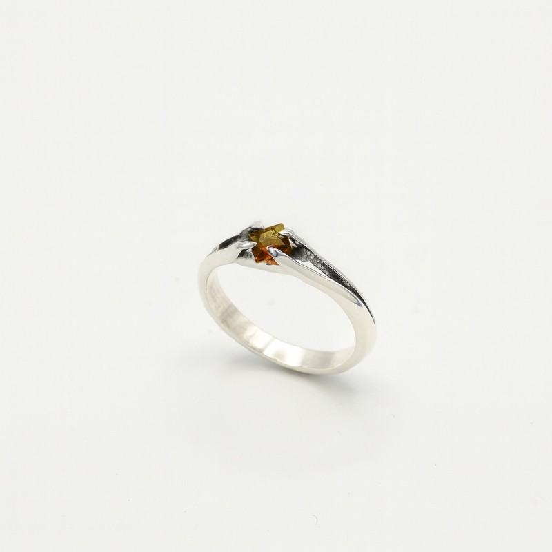 Anello Solitario con Pietra Quadrata